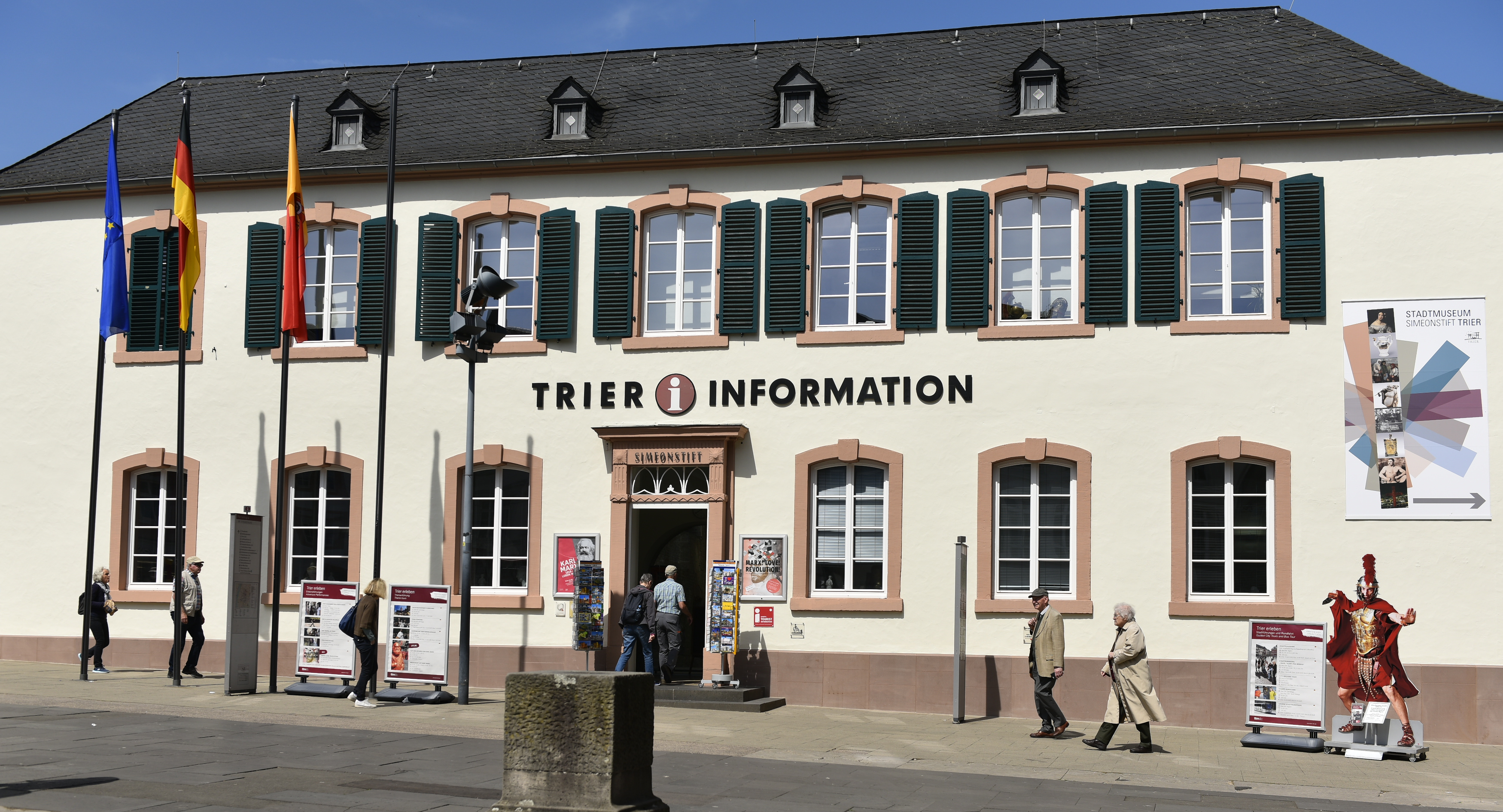 Tourist-Information Trier an der Porta Nigra Tourist-Information Trier an der Porta Nigra
